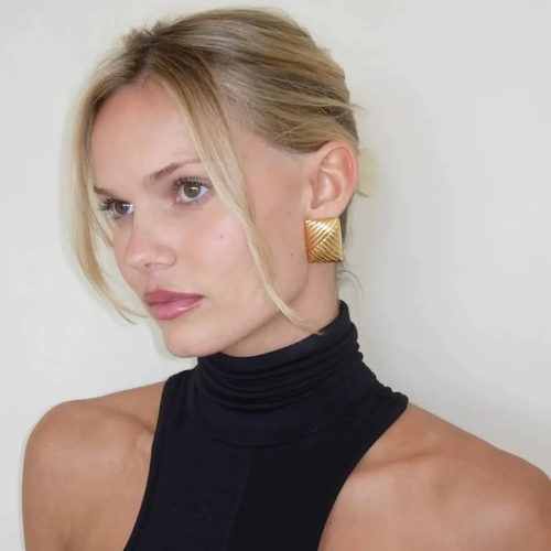 Brinco Quadrado Geométrico Texturizado Banhado a ouro 18K