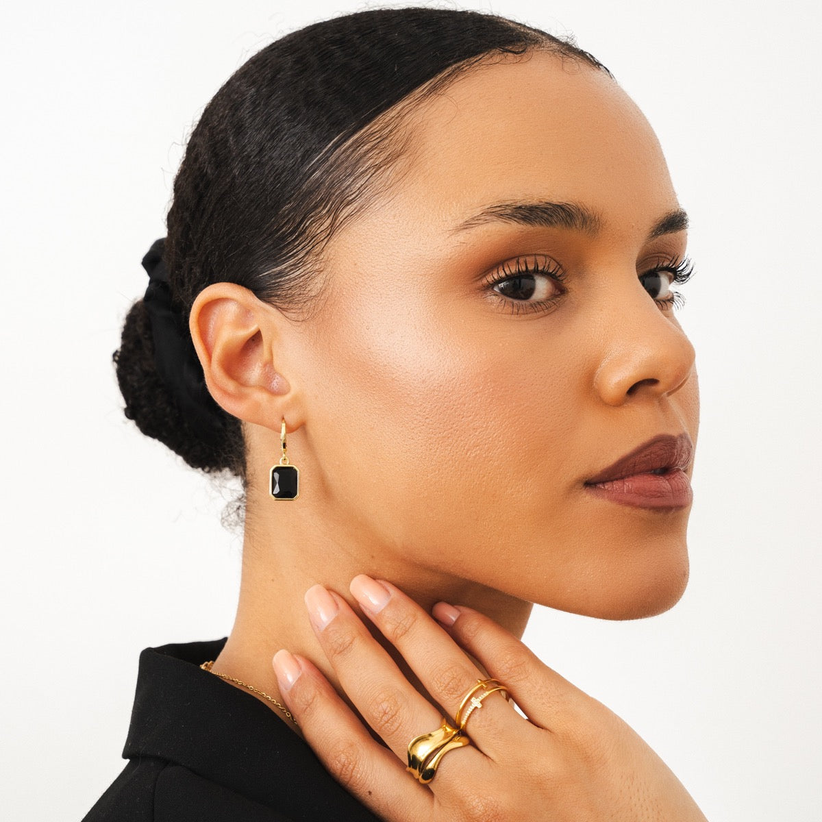 Brincos com Pingente de Pedra Negra