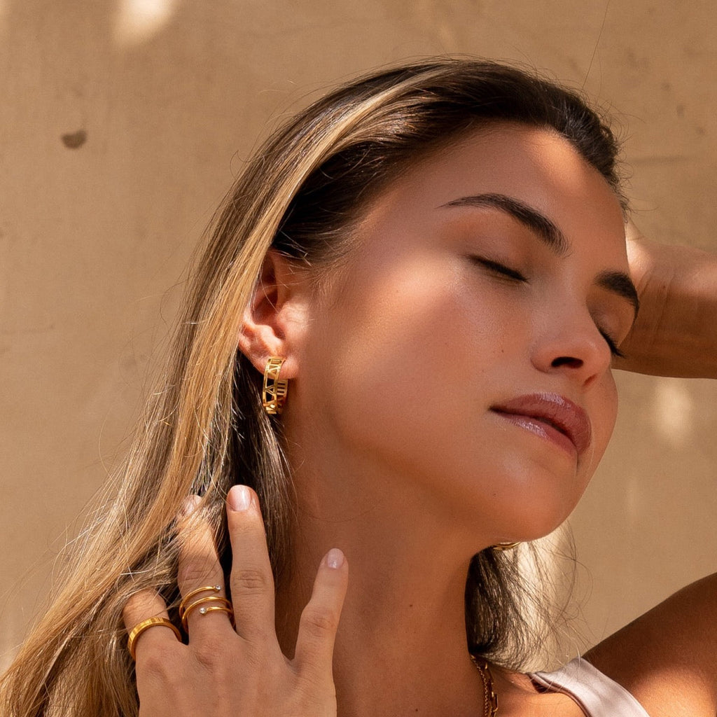 Brinco Argola com Números Romanos Banhado a Ouro 18k