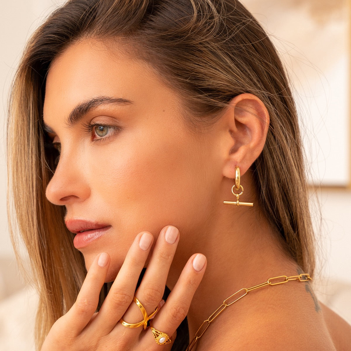 Brinco Argolinha com Pingente Banhado a Ouro 18K