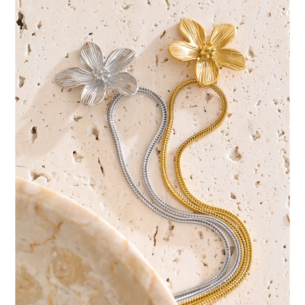 Colar Flor Brilho Atemporal