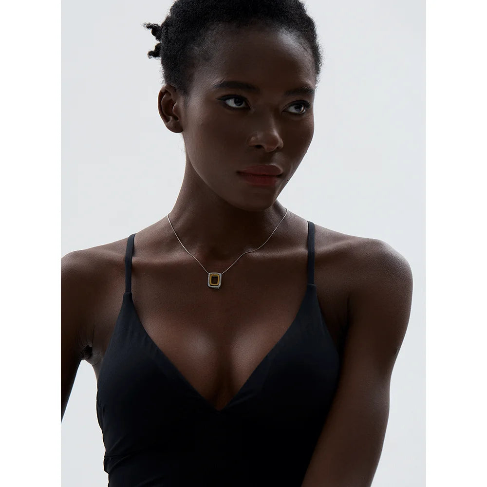 Colar Cubico Elegante