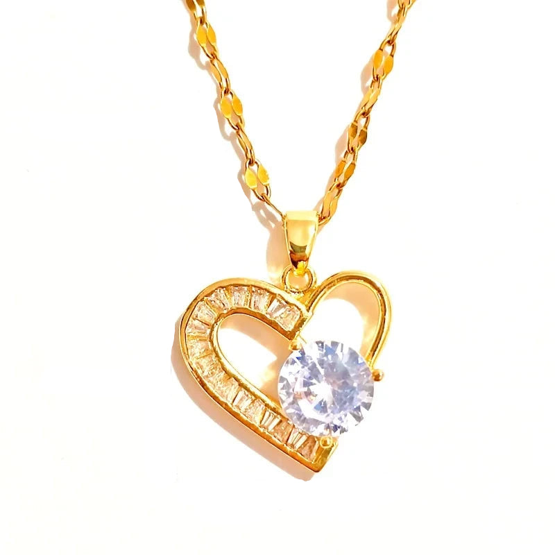 Colar Coração Meio Cravejado