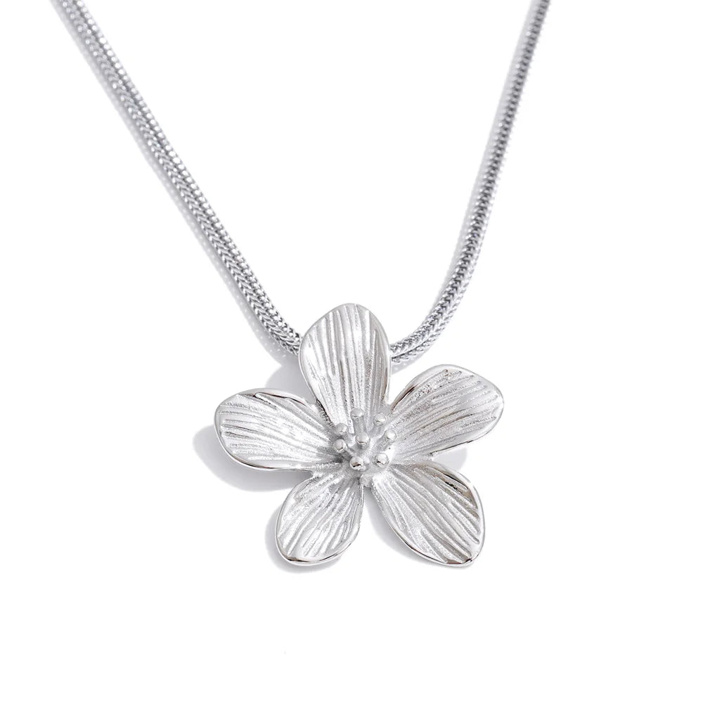 Colar Flor Brilho Atemporal