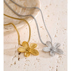 Colar Flor Brilho Atemporal