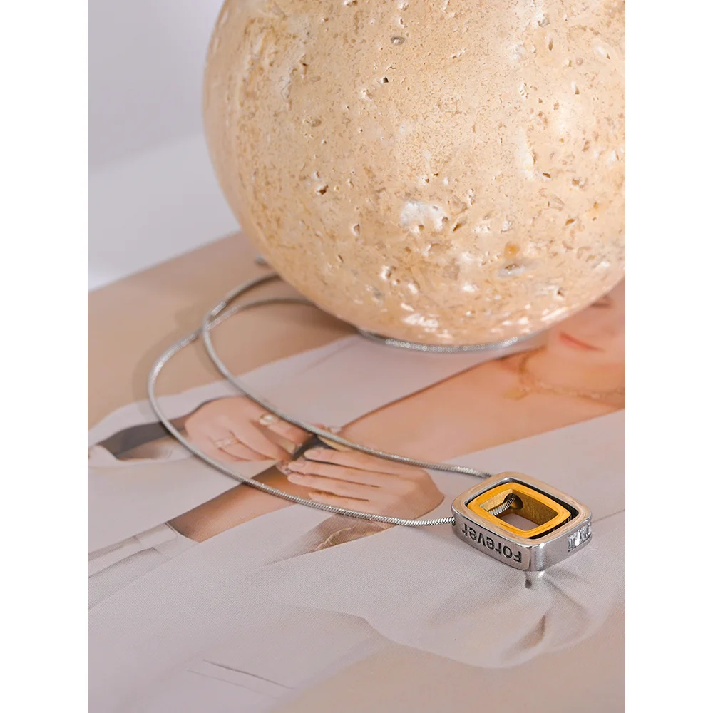 Colar Cubico Elegante