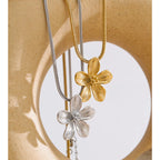 Colar Flor Brilho Atemporal