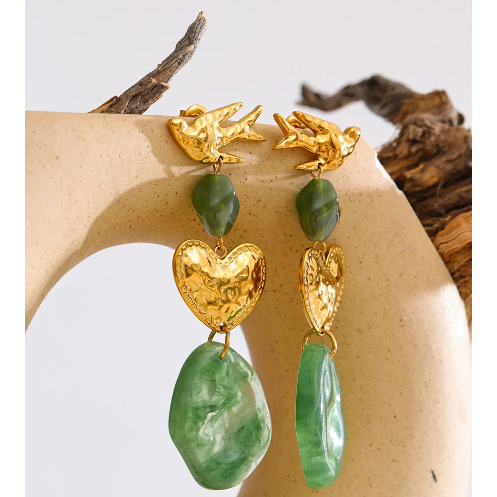 Brinco Coração Verde Alado