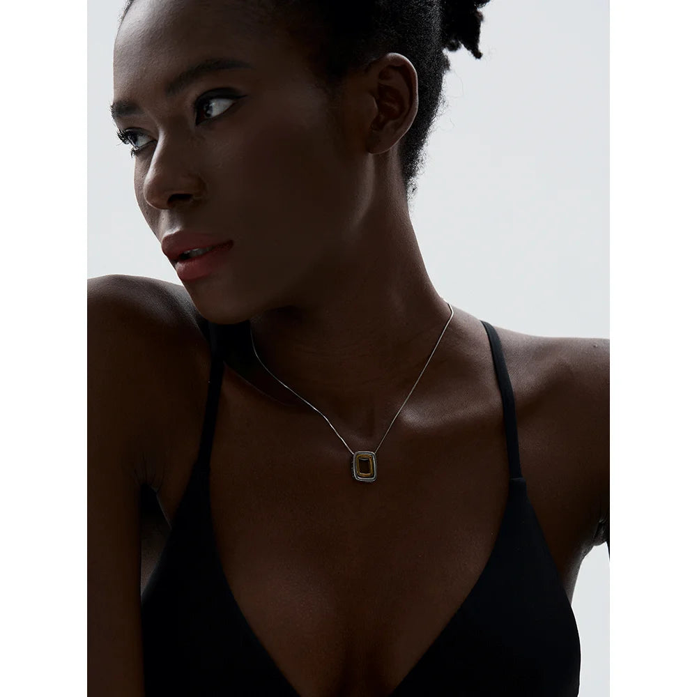 Colar Cubico Elegante