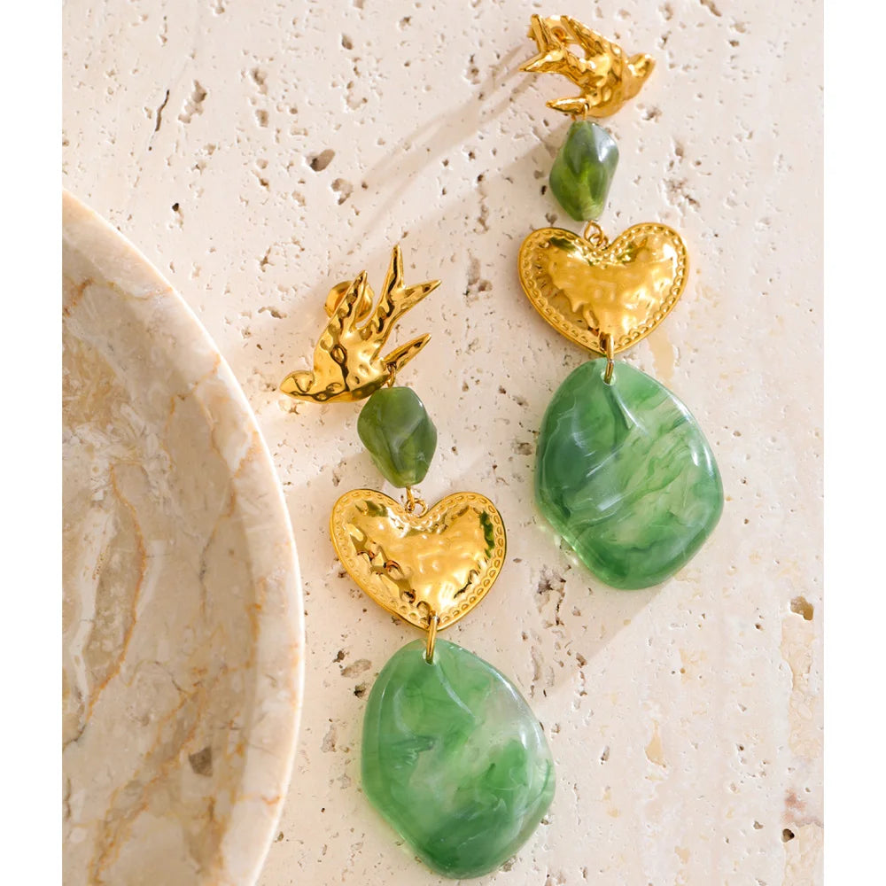 Brinco Coração Verde Alado